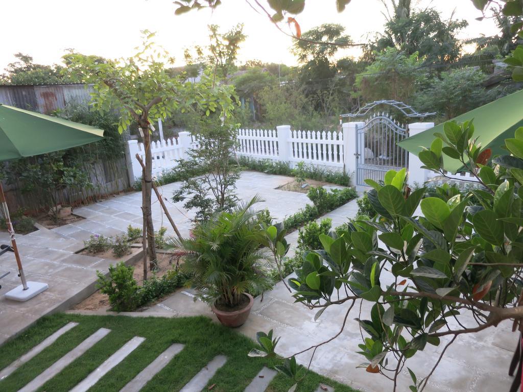Flame Flowers Homestay Hoi An Esterno foto